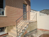 Barandilla de acero inoxidable con varilla horizontal de acceso a vivienda